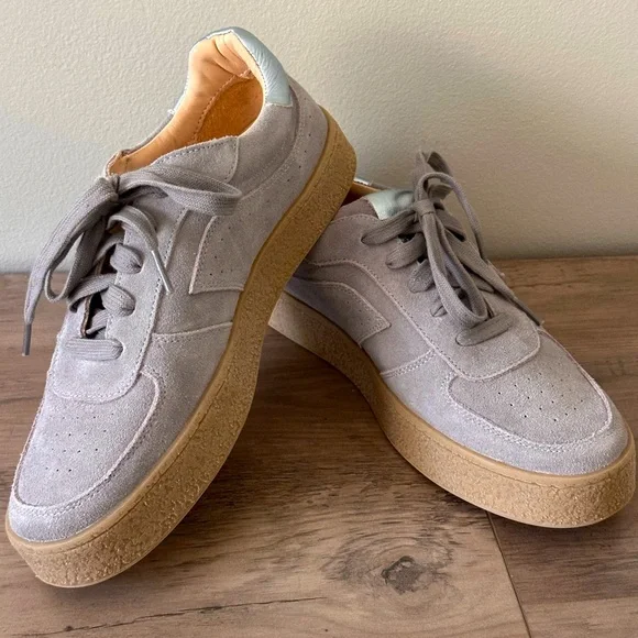 Steve Madden sneakers New in Box size 9 - Picture 1 of 10